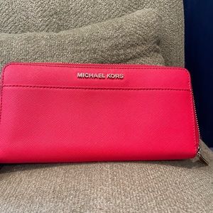 Leather accordion wallet.